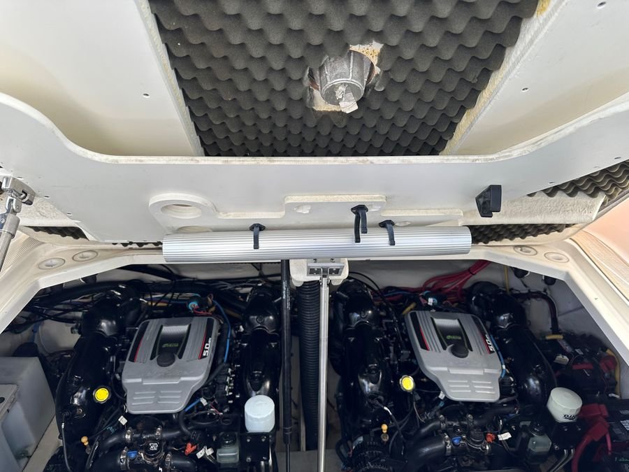 2012-bayliner-335-cruiser-power-9423852-964302907-0-100620241548-28